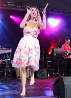 GREAT TEW, OXFORD, ENGLAND - Joss Stone at the Cor
