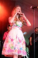 GREAT TEW, OXFORD, ENGLAND - Joss Stone at the Cor