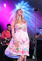 GREAT TEW, OXFORD, ENGLAND - Joss Stone at the Cor