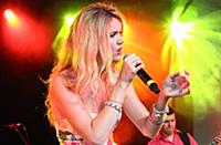 GREAT TEW, OXFORD, ENGLAND - Joss Stone at the Cor
