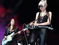 GREAT TEW, OXFORD, ENGLAND - Larkin Poe at the Cor