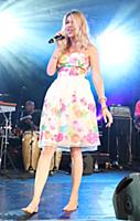 GREAT TEW, OXFORD, ENGLAND - Joss Stone at the Cor