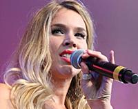 GREAT TEW, OXFORD, ENGLAND - Joss Stone at the Cor