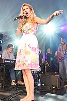 GREAT TEW, OXFORD, ENGLAND - Joss Stone at the Cor