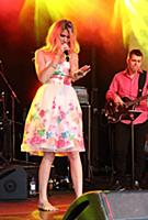 GREAT TEW, OXFORD, ENGLAND - Joss Stone at the Cor