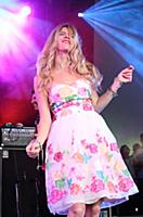 GREAT TEW, OXFORD, ENGLAND - Joss Stone at the Cor