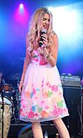 GREAT TEW, OXFORD, ENGLAND - Joss Stone at the Cor