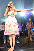 GREAT TEW, OXFORD, ENGLAND - Joss Stone at the Cor