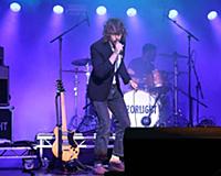 GREAT TEW, OXFORD, ENGLAND - Johnny Borrell of Raz
