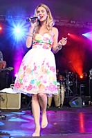 GREAT TEW, OXFORD, ENGLAND - Joss Stone at the Cor
