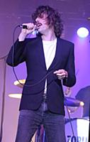 GREAT TEW, OXFORD, ENGLAND - Johnny Borrell of Raz