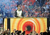 SAN FRANCISCO, CA - FEBRUARY 7: Mark Ronson perfor