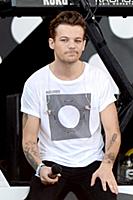 Louis Tomlinson of One Direction performs on Good 