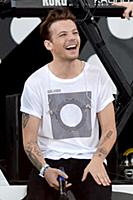 Louis Tomlinson of One Direction performs on Good 