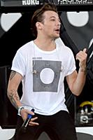 Louis Tomlinson of One Direction performs on Good 