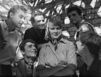 Кадр из фильма 'Последний хлеб', СССР, 1963. На фо