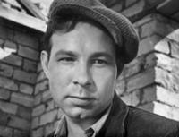 Кадр из фильма 'Последний хлеб', СССР, 1963. На фо