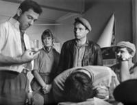 Кадр из фильма 'Последний хлеб', СССР, 1963. На фо