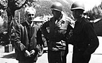 Американские военные и искусствовед Хофрат Мишел (