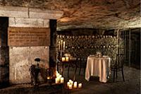 NATIONAL PICTURES

Spooky sightseers can spend H