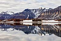 Вид на прибрежные горы. Свальбард (Svalbard), Норв
