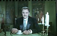 Кадр из фильма: 'Идеальный муж'. На фото: Яковлев 