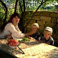 Кадр из фильма «Взрослый сын», (1979). На фото: Но