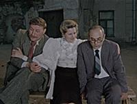 Кадр из фильма: 'Покровские ворота', (1982). На фо