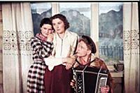 Кадр из фильма «Свадьба с приданым», (1953). На фо
