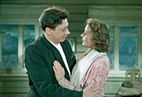 Кадр из фильма «Свадьба с приданым», (1953). На фо