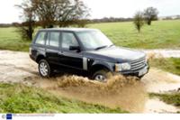 Внедорожники 'Mercedes' и 'Range Rover'