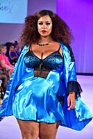 Показ моделей plus size