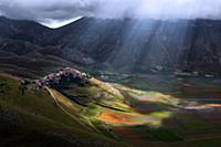 Красочные поля в Умбрии (Umbria), Италия (Italy), 