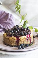 New York style cheesecke with black currants