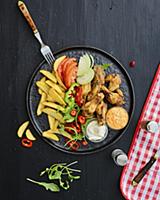 Grilled chicken drumsticks with vegetables and pom