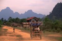 Лаос, 2004. На фото - деревня в горах (Vang Vieng)