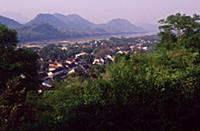 Лаос, 2004. На фото - вид на город Луанг Прабанг (