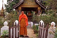 Лаос, 2004. На фото - монах храма (Wat Xieng Thong