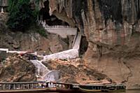 Лаос, 2004. На фото - пещеры Пак Оу (Pak Ou Caves)