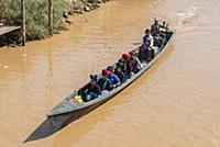 MYANMAR / Shan State / Inle Lake / Ywama / Women a