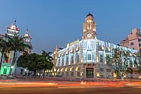 MYANMAR / Yangon / 2015 / Evening rush hour traffi