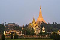 MYANMAR / Yangon / 2015 / Evening mood at the gild