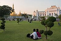 MYANMAR / Yangon / 2015 / In the afternoon, the Ma