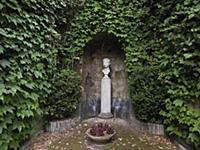 Italy / Campania / Naples / 2015 / Grave of 1st ce