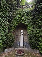 Italy / Campania / Naples / 2015 / Grave of 1st ce