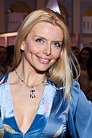 Анна Чурина на показе коллекции Маши Цигаль в рамк