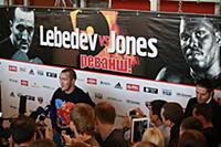 Денис Лебедев во время открытой тренировки перед с