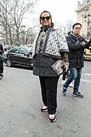 Стритстайл перед показом Chanel. Неделя моды в Пар
