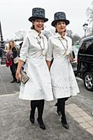 Стритстайл перед показом Chanel. Неделя моды в Пар
