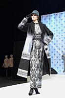 Модный показ. Международная выставка головных убор